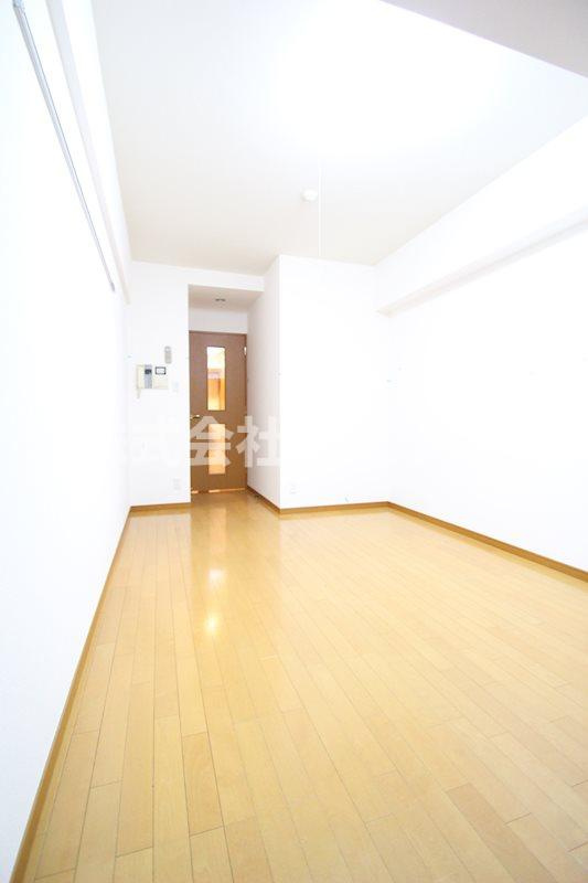 ガラ・シティ横浜西口の居間・リビング