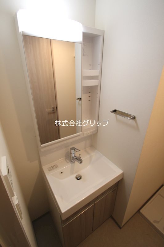 グランカーサ横濱石川町の独立洗面台