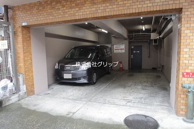 ライオンズマンション伊勢佐木長者町第二の駐車場