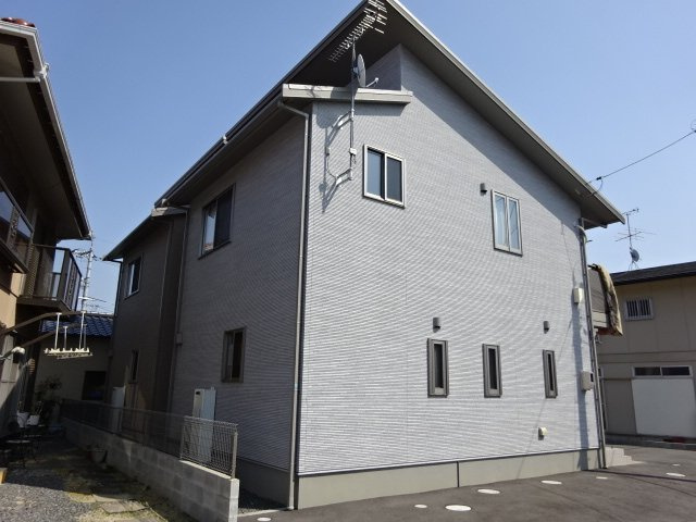 フローラルガーデンCの外観