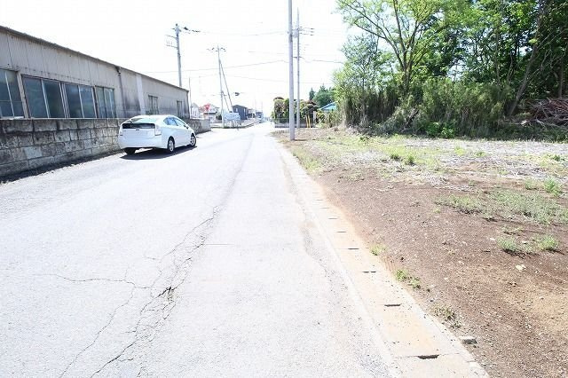 古河市諸川　全2区画の前面道路含む現地写真|南側道路（2024年5月撮影）