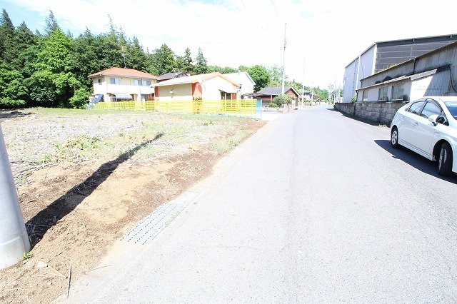 古河市諸川　全2区画の前面道路含む現地写真|南側道路（2024年5月撮影）