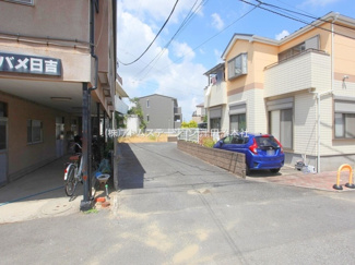 【前面道路含む現地写真】