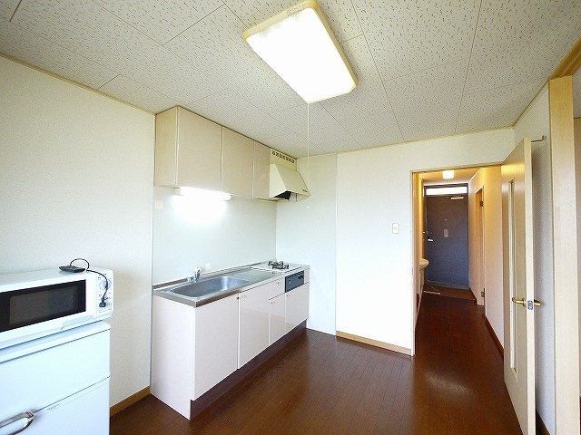 レオパレス浪漫のキッチン|コンパクトなキッチンで掃除もラクラク