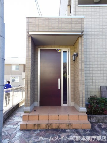 熊本市中央区国府１丁目のアパートのエントランス