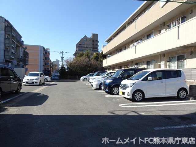 熊本市中央区国府１丁目のアパートの駐車場