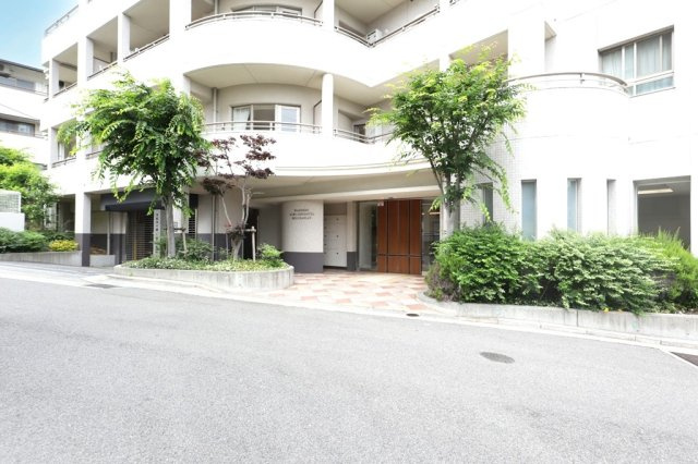 ワコーレ神戸五宮麓彩館の周辺|マンション前の道路です