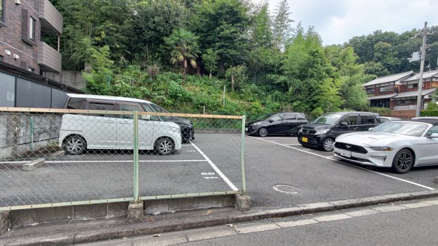 HAL高槻弐番館の駐車場