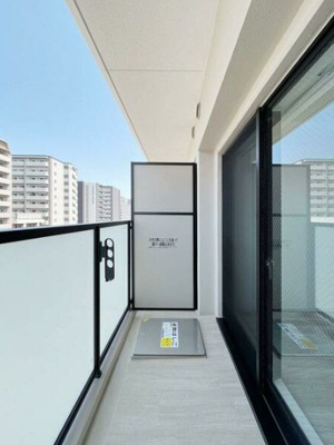 【バルコニー】 | 大阪難波Noah | 外からの目が気にならないバルコニーで洗濯物が干せます