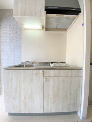 【キッチン】 | クレセント串山 | 吊戸棚付きキッチン