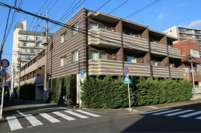 【外観】 | プレール・ドゥーク中野江原町 | 鉄筋コンクリート造のがっちりとした建物。