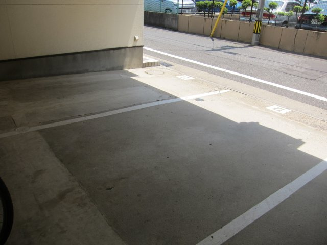新潟市中央区堀之内南３丁目のアパートの駐車場