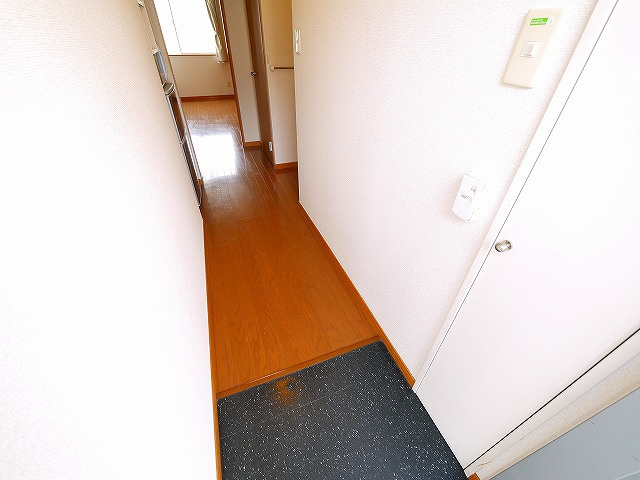 レオパレスリバーヒルの玄関|シンプルで使いやすい玄関です