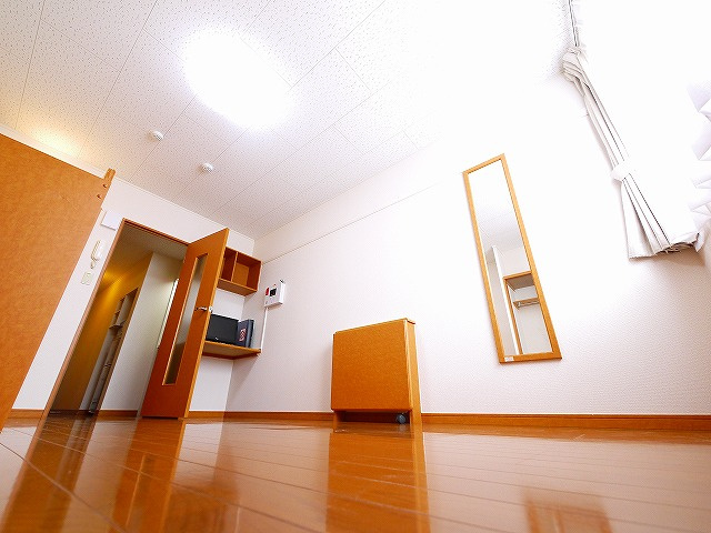 レオパレスリバーヒルの洋室|落ち着いた色調の洋室です