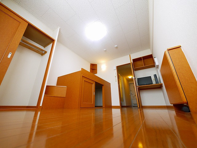 レオパレスリバーヒルの寝室|使い勝手のいい寝室です