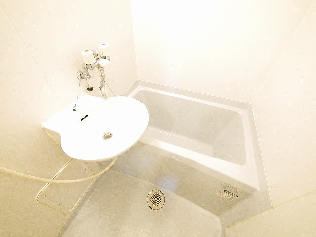 レオパレスリバーヒルの浴室|コンパクトで使いやすいお風呂です