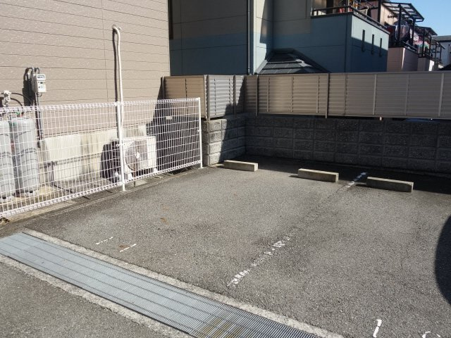 シャン・クラージュの駐車場
