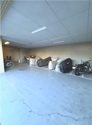 【駐車場】 | サクセス西高島平　14127 | 敷地内にバイク・自転車置き場があります(^^)/