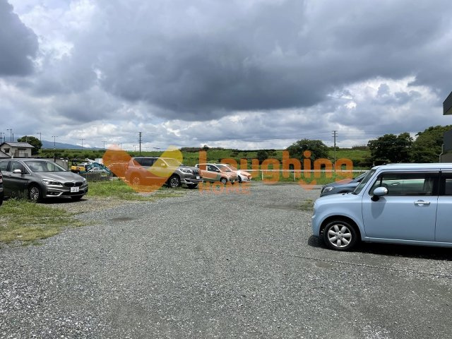 ラトナスの駐車場