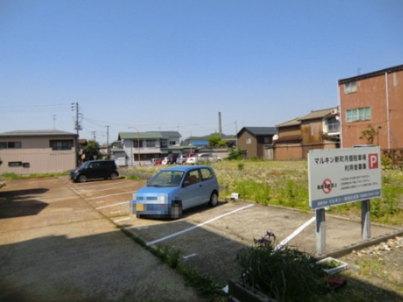 マルキンパーキングの外観