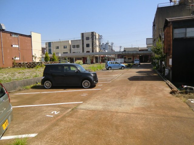 マルキンパーキングの外観