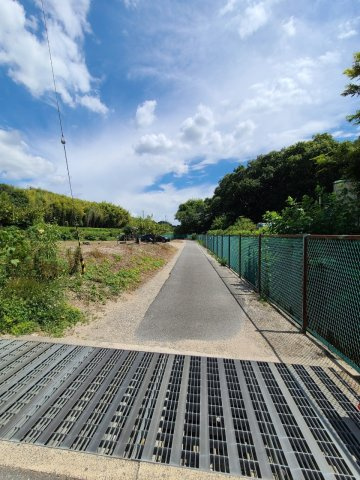 【前面道路含む現地写真】の画像