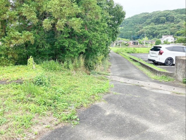 嘉麻市上臼井1124-2、他　土地の前面道路含む現地写真|前面道路含む現地写真です