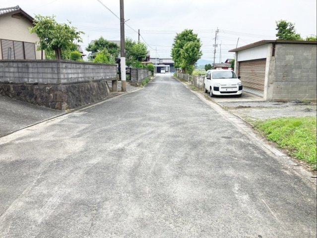 嘉麻市上臼井1124-2、他　土地の前面道路含む現地写真|前面道路含む現地写真です