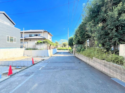 【前面道路含む現地写真】 | ◇◆成瀬台2丁目新築 全3棟 3号棟◆◇ | ◆前面道路も幅員があり車の運転も安心！前面道路は閑静な住宅地。車通りの少ない道路です。お子様にも安心です。