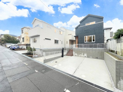 【外観】 | ◇◆成瀬台2丁目新築 全3棟 2号棟◆◇ | ◆前面道路も幅員があり車の運転も安心！前面道路は閑静な住宅地。車通りの少ない道路です。お子様にも安心です。