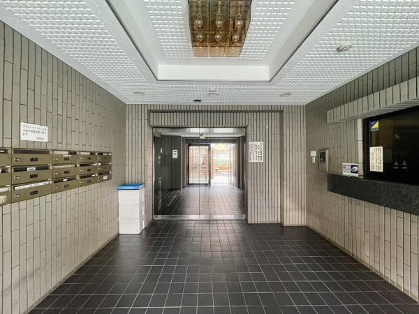 横浜市鶴見区汐入町１丁目の中古マンションのエントランス|エントランスにはオートロックがついており、防犯面も安心！
清掃も行き届いています
