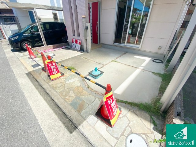 堺市北区百舌鳥梅町　中古一戸建ての駐車場|段差のない駐車場！らくらく駐車！