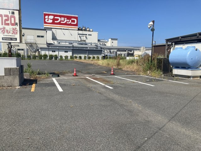境港市竹内団地　貸店舗の駐車場