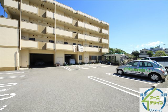 レジデンス神戸の駐車場|駐車場に車を止められます