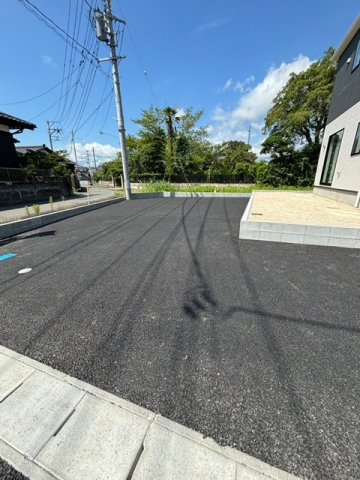 【新築戸建】常磐西郷町第8※子育て支援対象※の駐車場|1号棟写真　2024年8月撮影　3台駐車可能（車種による）