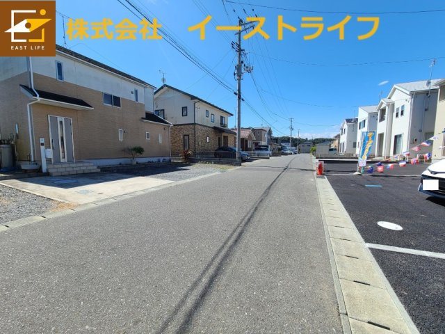 【新築戸建】平沼ノ内諏訪原第6　全3棟※子育て支援対象※の前面道路含む現地写真|南側幅員6.0ｍ前面道路