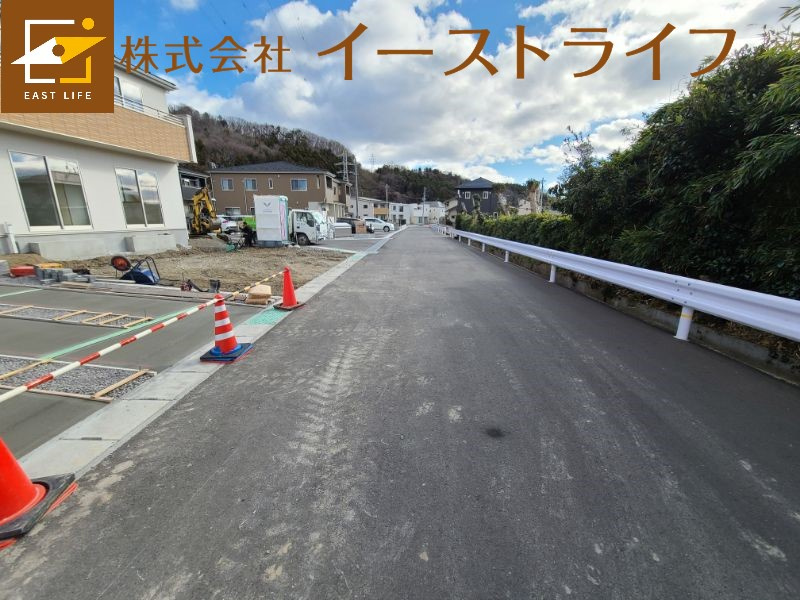【新築戸建】残り2棟!!【キャンペーン物件】好間町上好間3期5棟の前面道路含む現地写真|建物南側の6.0ｍ公道