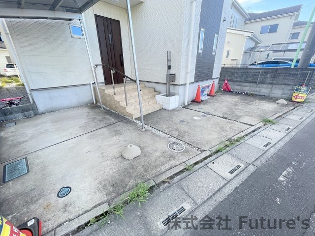 三郷市戸ヶ崎1丁目　中古戸建の駐車場|◆カースペース2台完備◆