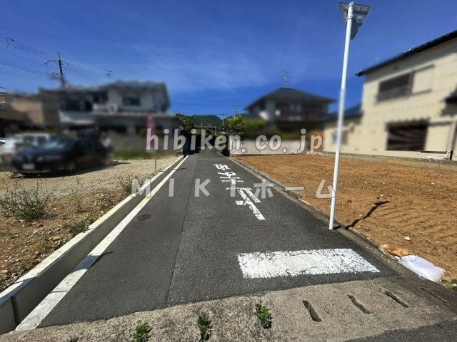 箕面市桜ケ丘４丁目　土地の前面道路含む現地写真