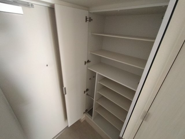 神戸市兵庫区浜崎通の賃貸マンションの玄関|シューズボックス付き