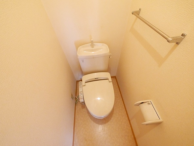 カサベルデ西大寺のトイレ|シンプルで使いやすいトイレです