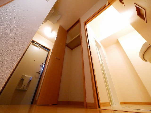 カサベルデ西大寺の玄関|シンプルで使いやすい玄関です