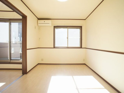 【寝室】 | グリーンガーデンⅡ | 快適に過ごせるエアコンが付いています♪