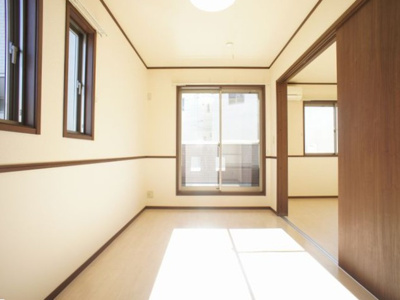 【居間・リビング】 | グリーンガーデンⅡ | 快適に過ごせるエアコンが付いています♪