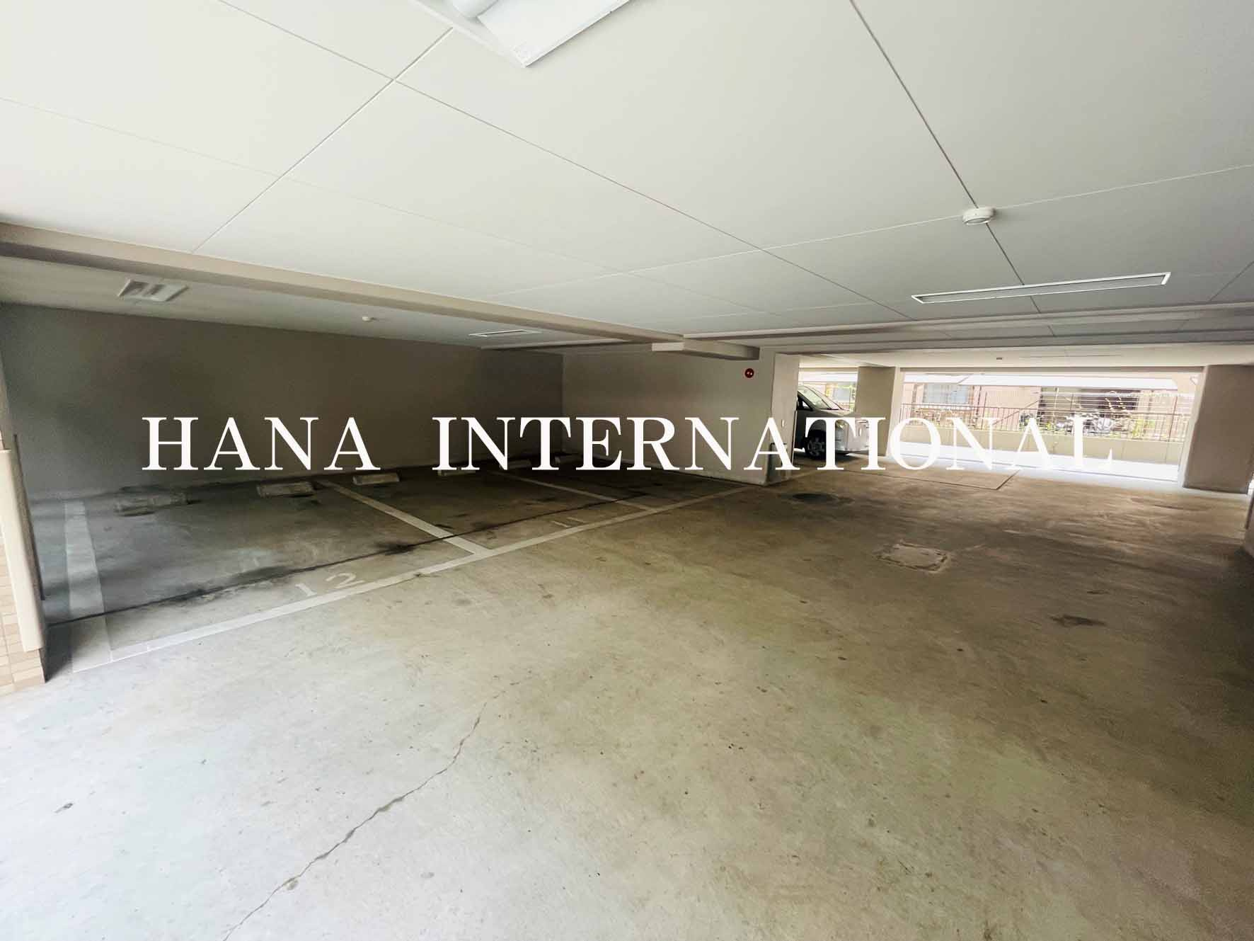 レジディア行徳の駐車場