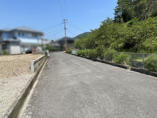吾川いの町天王南2丁目　売土地の前面道路含む現地写真