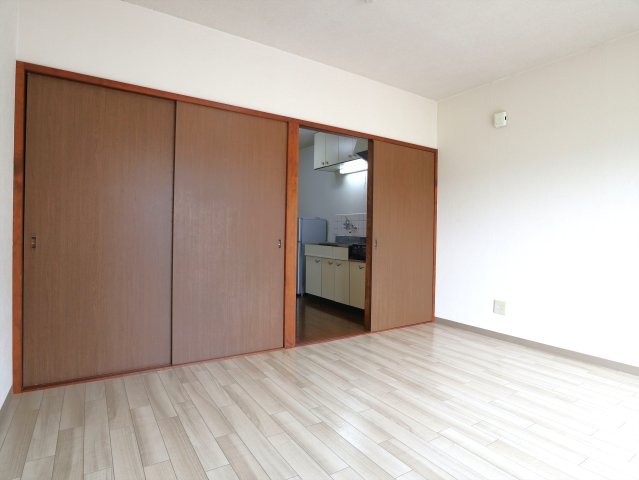 米満ハイツⅠ号棟の居間・リビング