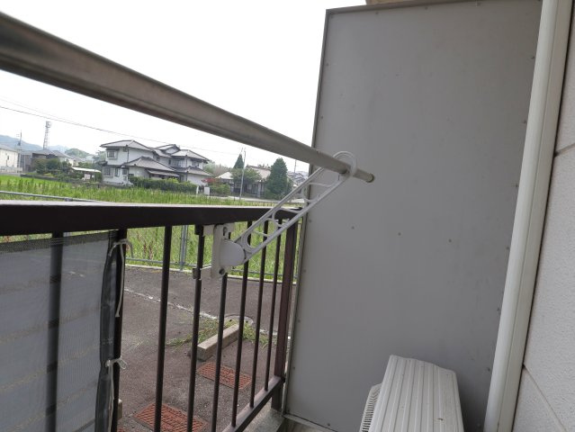 東広島市八本松町米満のアパートのバルコニー
