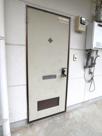 東広島市八本松町米満のアパートのエントランス