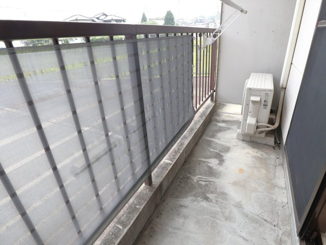 東広島市八本松町米満のアパートのバルコニー